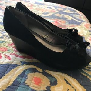 Mossimo black suede wedges, peep toe